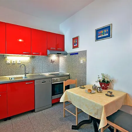 아파트먼트 타마라 *